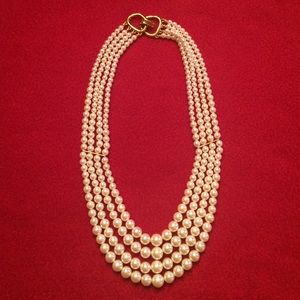 Beautiful vintage pearl necklace