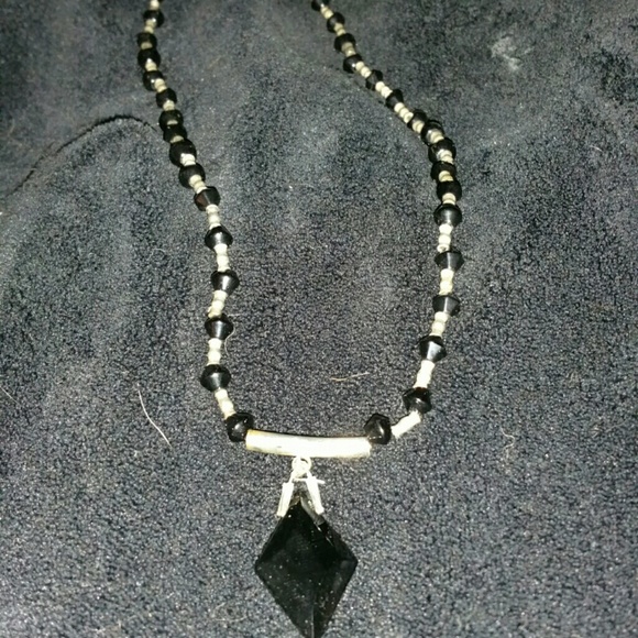 Hand made beaded necklace - Picture 1 of 3