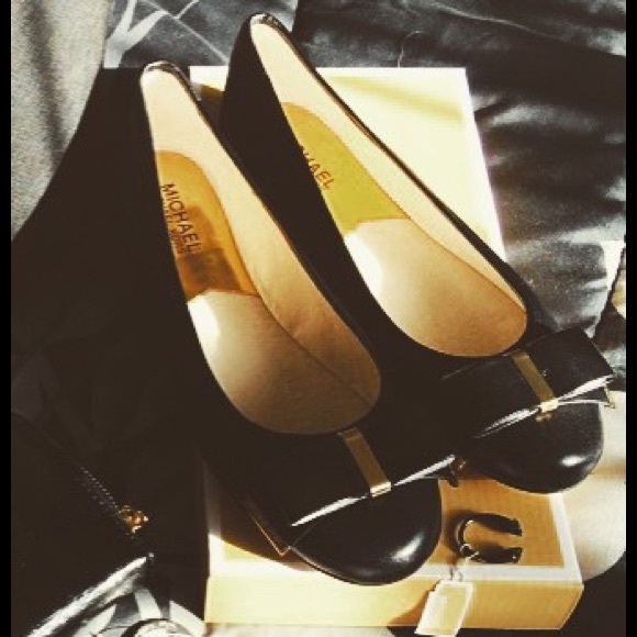 Michael Kors Black/Gold Bow Kiera Flats