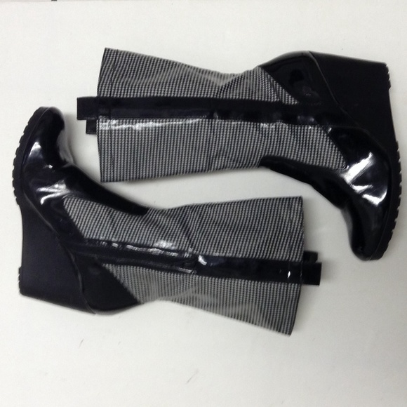 🚫🚫SOLD🚫🚫Tommy Hilfiger 'Zina' Boots - Picture 2 of 4