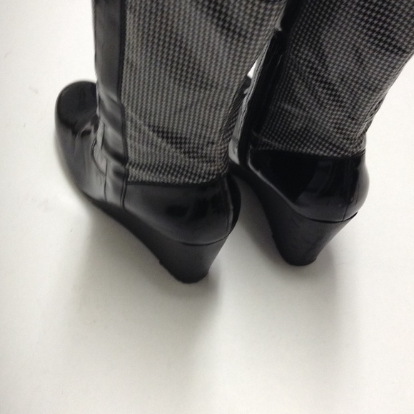 🚫🚫SOLD🚫🚫Tommy Hilfiger 'Zina' Boots - Picture 3 of 4