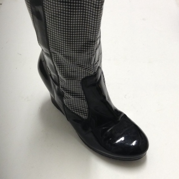 🚫🚫SOLD🚫🚫Tommy Hilfiger 'Zina' Boots - Picture 4 of 4