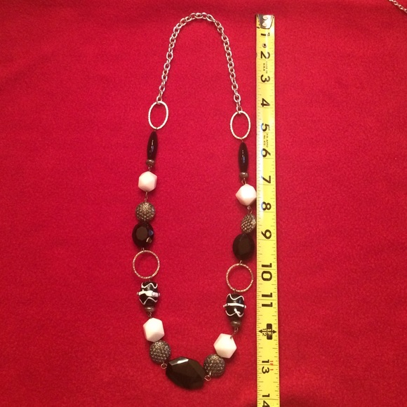 ❌SOLD❌ Black-and-white statement necklace - Picture 4 of 4