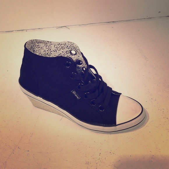 Shell toe wedge sneaker