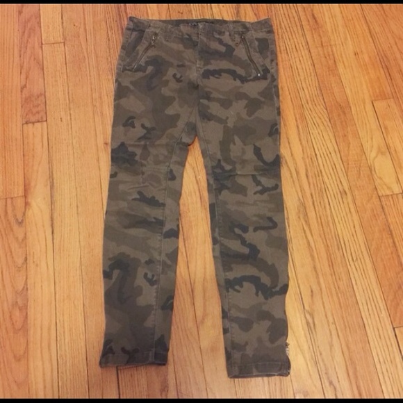 Zara camo pants with zippers *final sale*