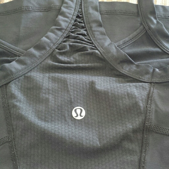 Lululemon black tank like new