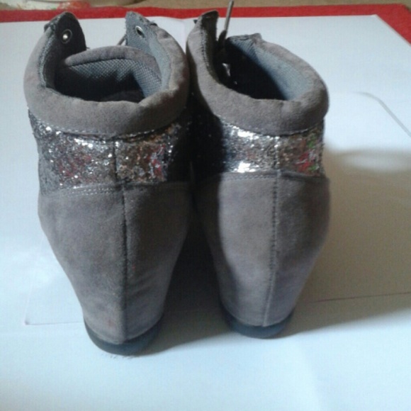 Sneaker Wedges - Picture 3 of 3