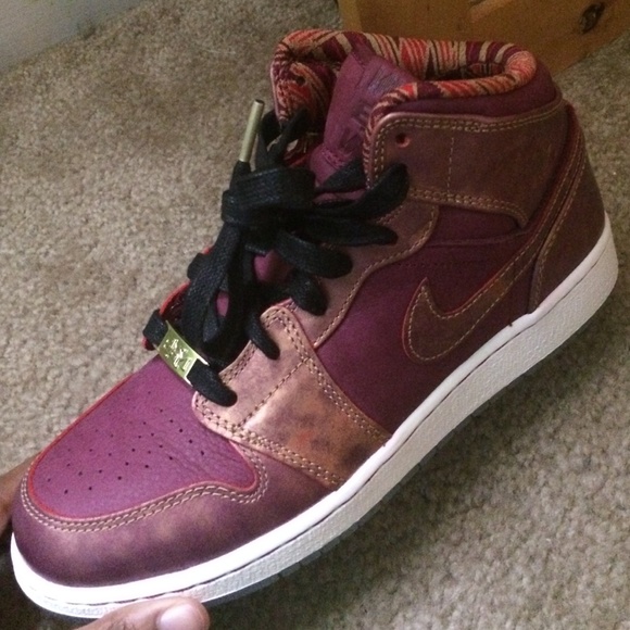 Jordan 1 BHM - Picture 2 of 4