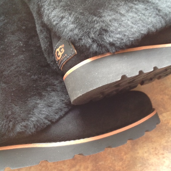 🌸SOLD🌸 NEW Maylin 3220 UGG black shearling boot - Picture 3 of 4