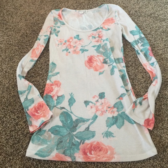 Super soft floral top!
