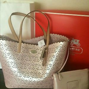 NWT Coach Eyelet Tote Purse W/Matching Wristlet