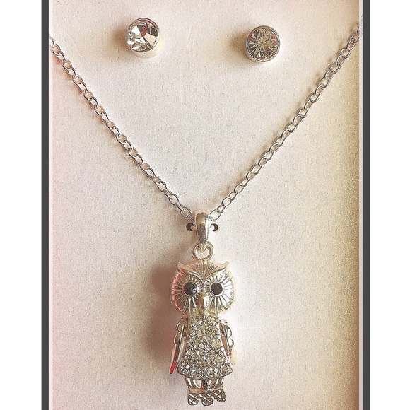 Genuine Crystal 18" Owl Pendant & Round Studs