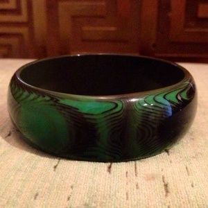 Malachite patterned bracelet.