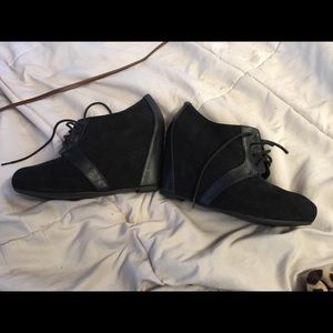 black & leather wedges