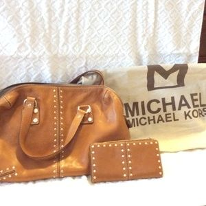 **REDUCED** Michael Michael Kors Satchel & Wallet