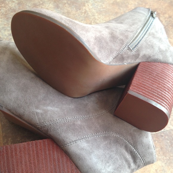 🌸SOLD🌸JEFFREY CAMPBELL NEW suede ankle booties - Picture 3 of 3