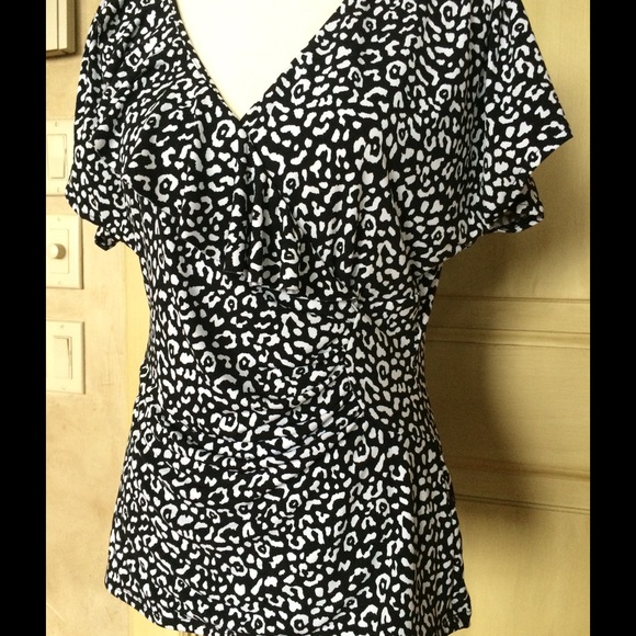 WHBM Ruffled Top - Picture 2 of 3