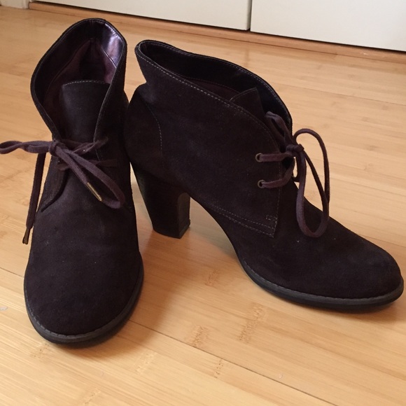 Clarks Indigo heeled booties sz 8.5