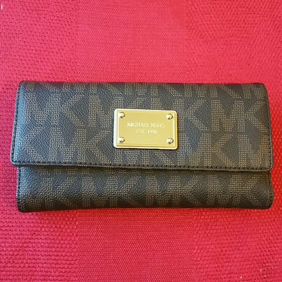 Michael kors wallet