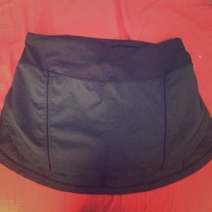 Lululemon black skirt