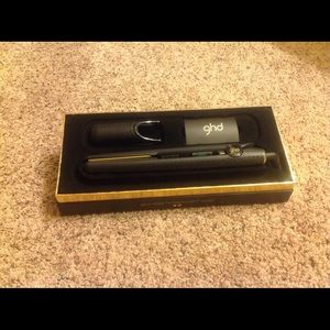 GHD!!!!!  Sleek new 1 styler !!! gold series .