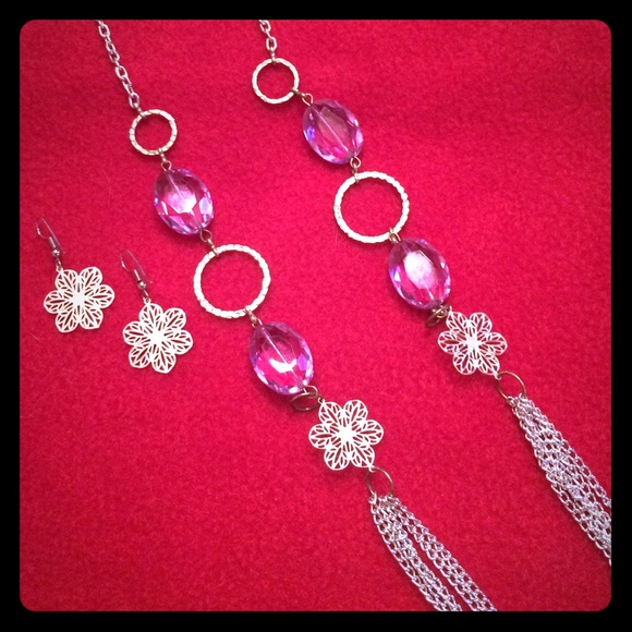 ❌SOLD❌ Pretty necklace and earring set - Picture 1 of 3