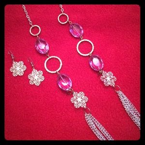 ❌SOLD❌ Pretty necklace and earring set