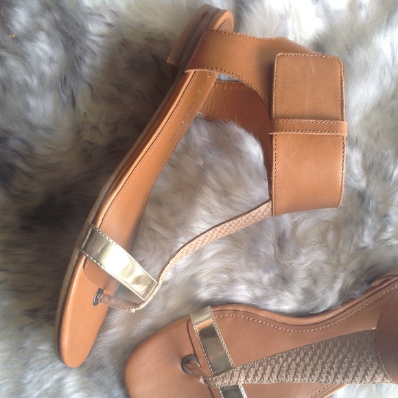 🌸SOLD🌸NEW ENZO ANGIOLINI ankle LEATHER sandal - Picture 2 of 4
