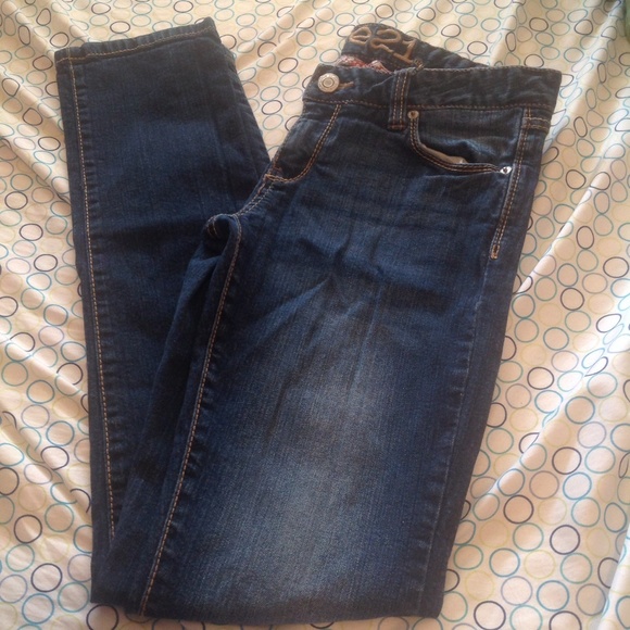 Dark wash skinny jeans