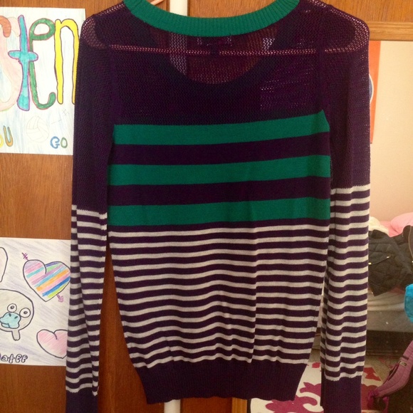 Colorful sweater! - Picture 2 of 3