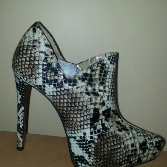 Snake Print Bootie - Picture 2 of 3