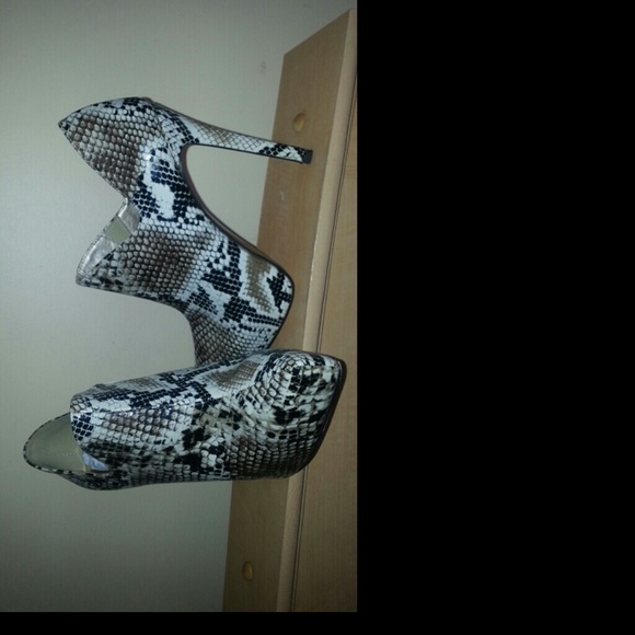 Snake Print Bootie - Picture 3 of 3