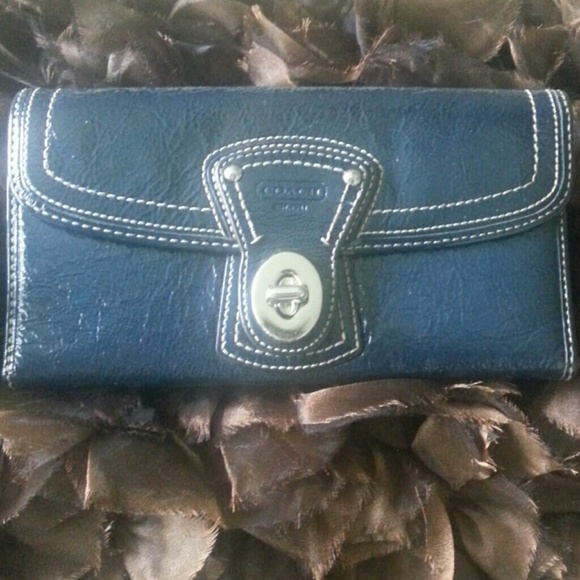 *ONE DAY SALE *AUTHENTIC COACH WALLET