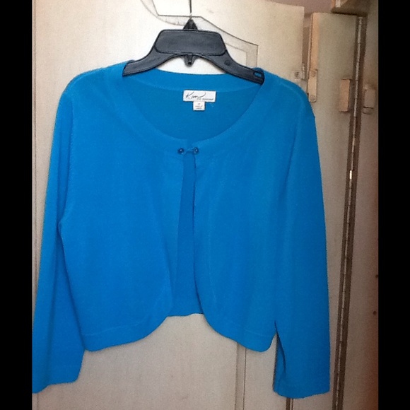 Beautiful blue 3quarter sleeve sweater