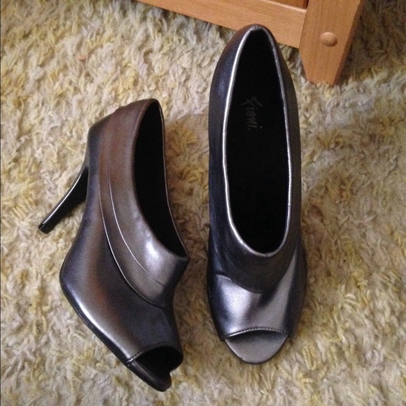 Fioni Open Toe Heels