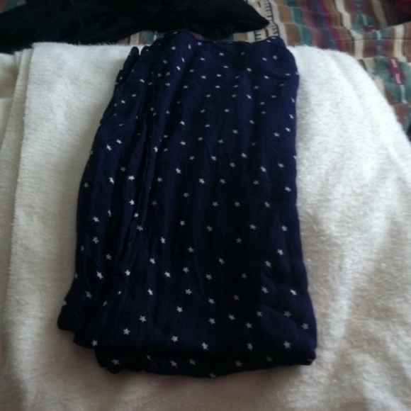 Navy blue scarf... Like new.