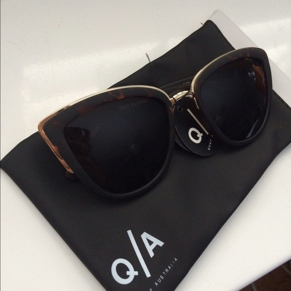 Q/A Sunnies 🌞👓 never worn