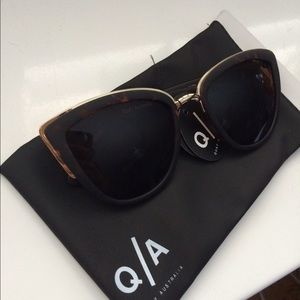 Q/A Sunnies 🌞👓 never worn