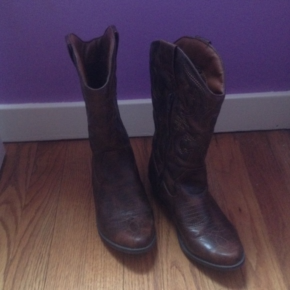 Cowgirl/cowboy boots