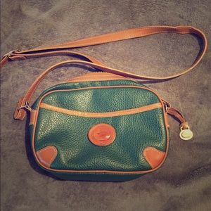 🚫 SOLD 🚫Dooney and Burke green crossbody bag.