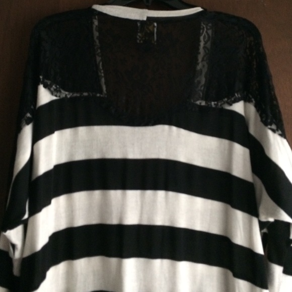 Quarter sleeve top - Picture 2 of 2