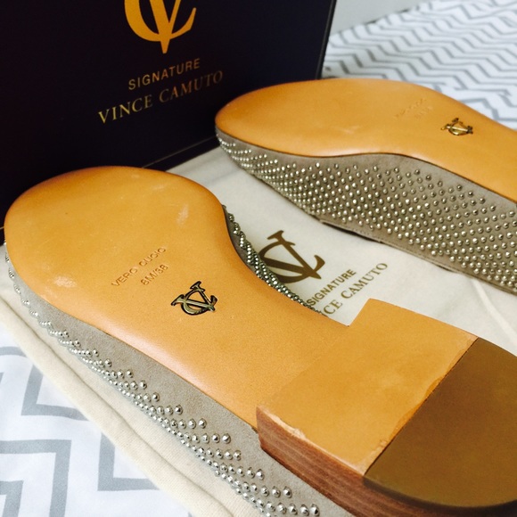 Vince Camuto Kallulu Signature Women's Flats - Picture 3 of 3