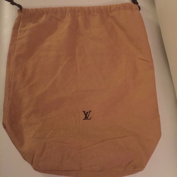(SOLD )Louis Vuitton dusbag