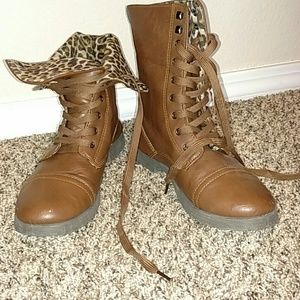 Combat boots