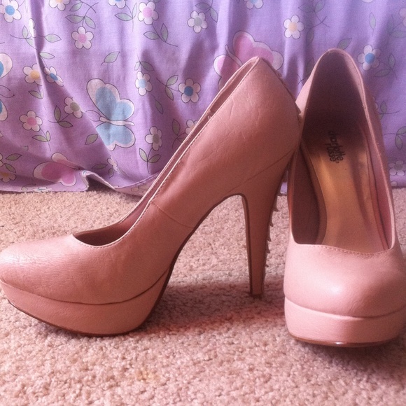 Nude/light pink heels - Picture 2 of 4