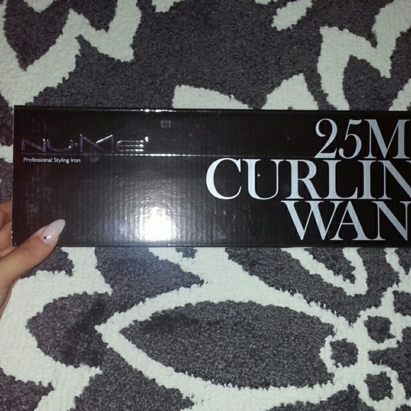 NUME 25MM CURLING WAND BNIB