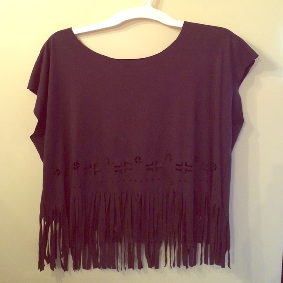 Light material top with patterned cut outs - Picture 1 of 3