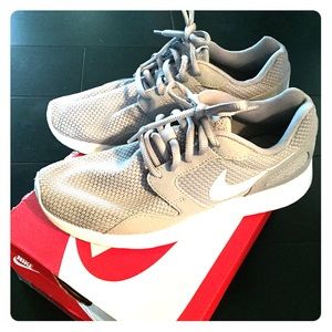 BRAND NEW! Wolf Grey Nike Roshe's
