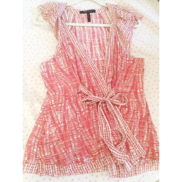 BCBGMAXAZRIA Pink & cream print silk wrap top. - Picture 4 of 4