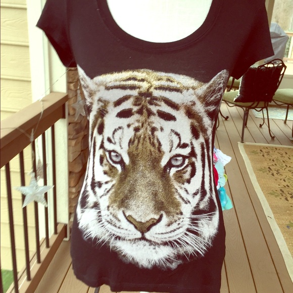 Black tiger shirt